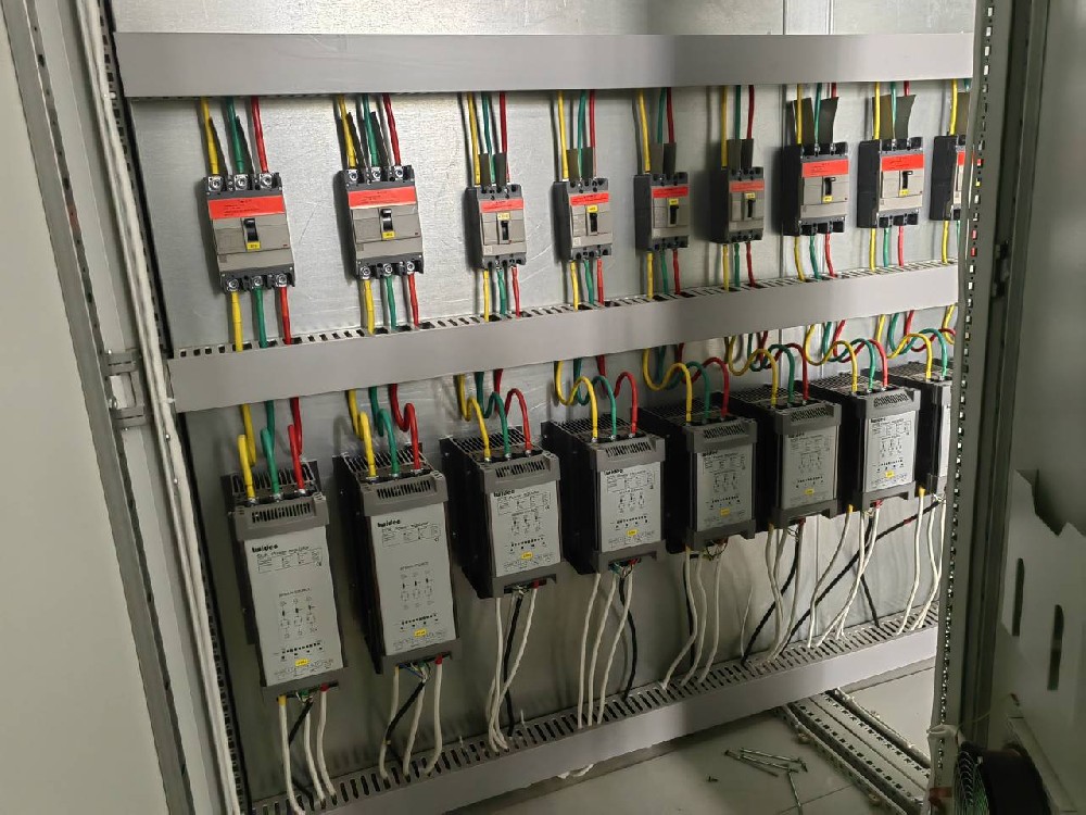 交流电力调解器和直流电力调解器的事情原理有哪些要害区别？？？？？