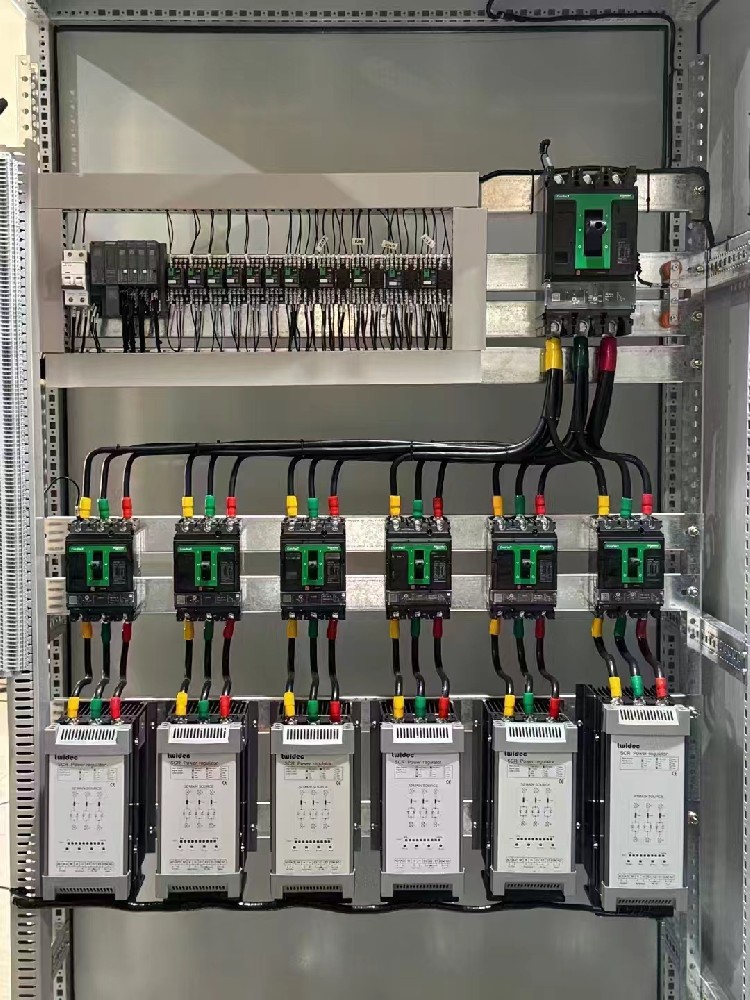 自动电力调解器中的 PID 控制器是怎样事情来调理输出的？？？？？