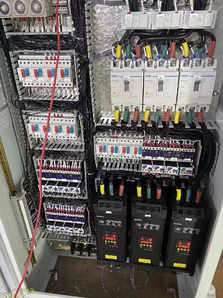 电力调解器在运行历程中，，，怎样通过声音起源判断其事情状态是否正常？？