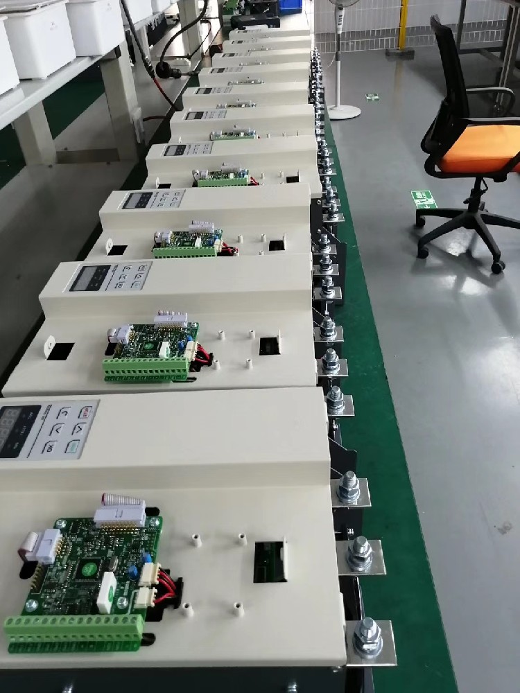 电力调解器与变频器在某些应用场景下功效有重叠，，，，怎样决议使用哪一个？？