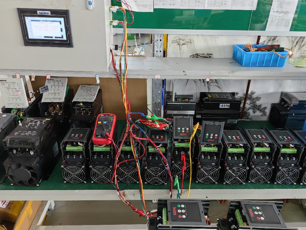 当电力调解器需要频仍切换事情模式时，，，响应时间过长影响生产效率，，，怎样优化设置来加速切换速率？？？？